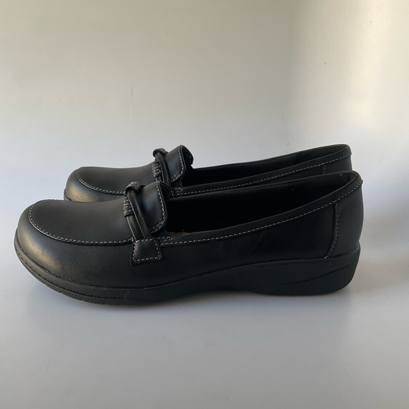 NEW Clarks Cheyn Millie Women's Black Leather Loafers Size 7 M - Picture 5 of 11